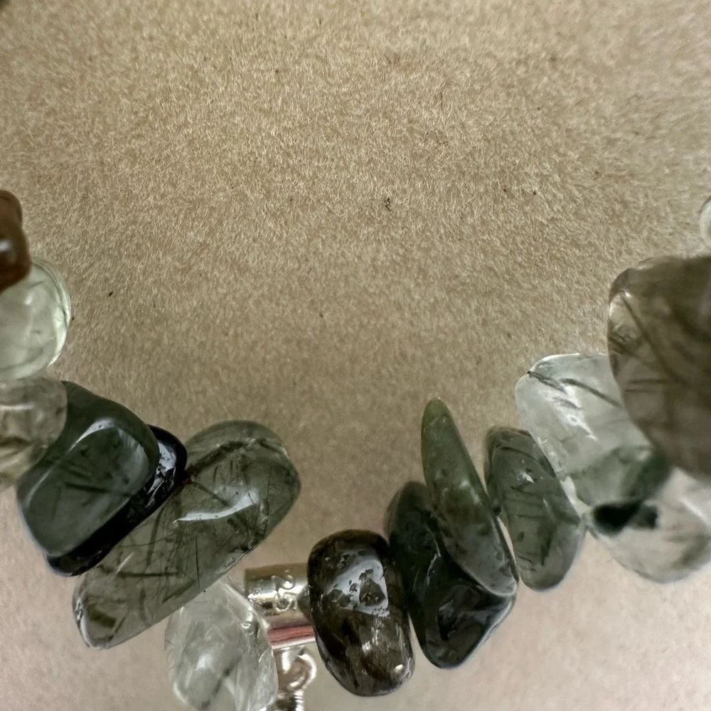 Garden Quartz Oval Pendant with Garden Quartz Chips Beads Faux Leather Necklace - Picture 5 of 16